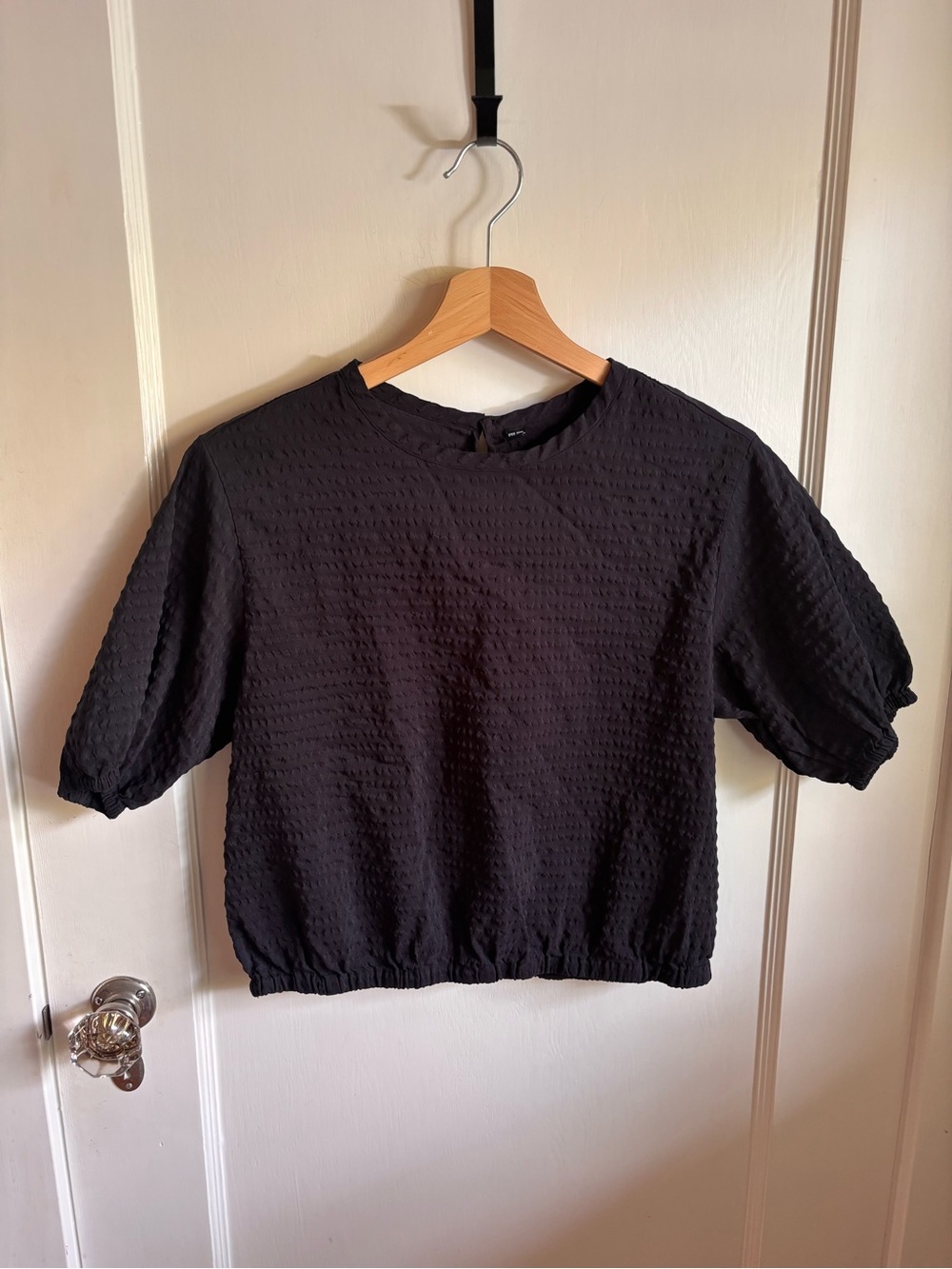 Uniqlo Black Textured Puff Sleeve Top